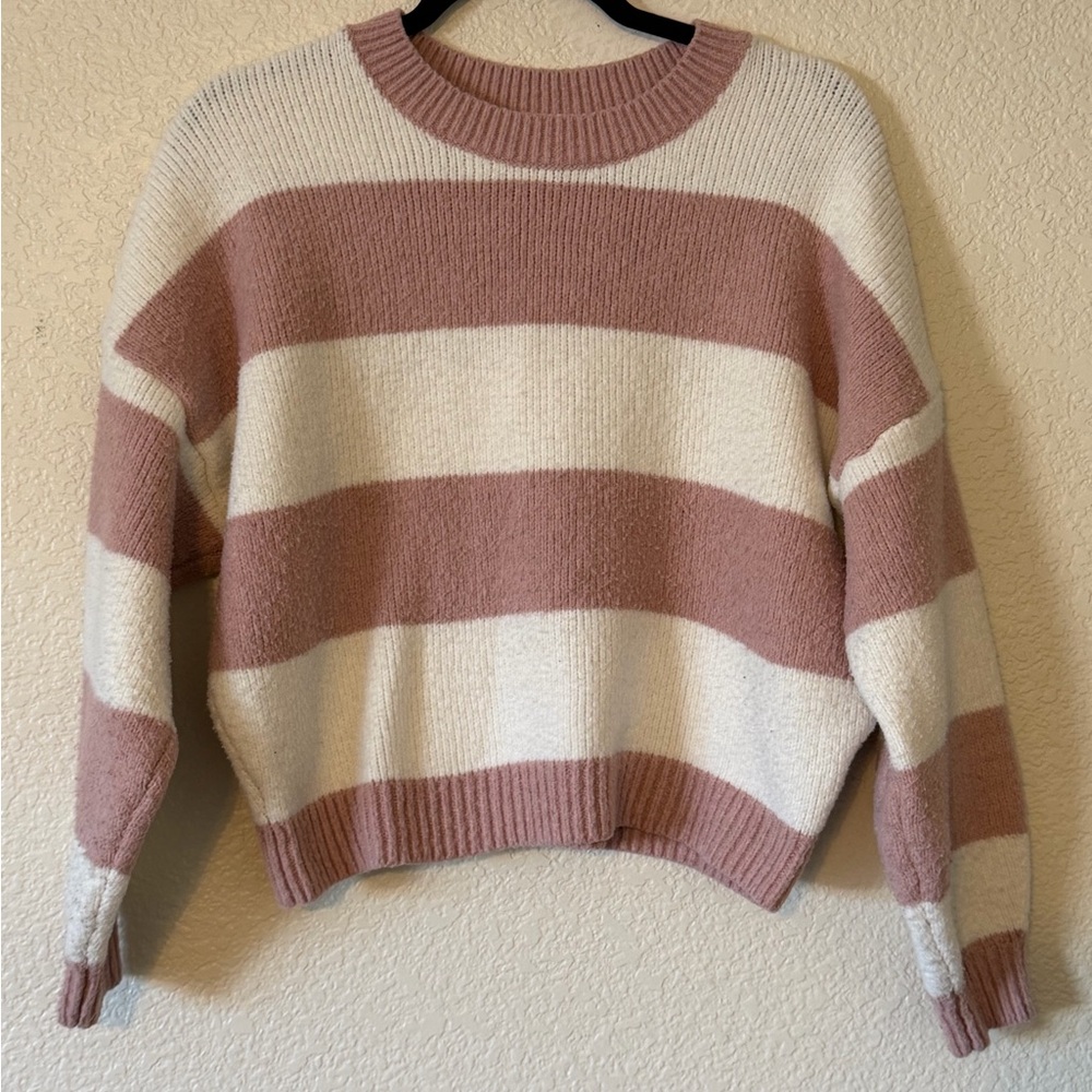 Hollister Women's Sweater in Pink and Cream Stripes
